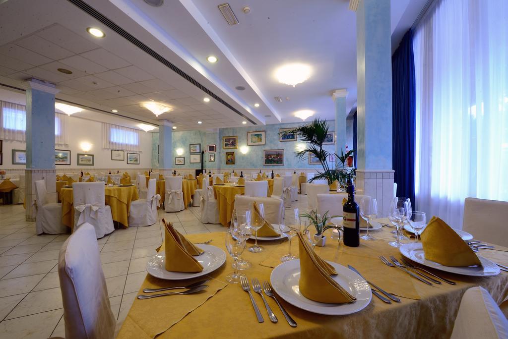 Hotel Ariston Марина-ди-Гроссето Экстерьер фото